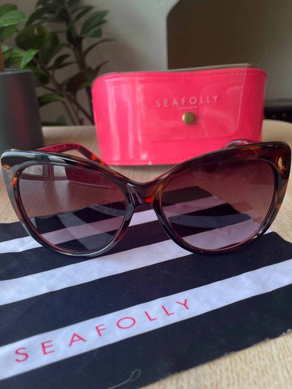 Seafolly Kendwa Sunglasses | Tortoiseshell | Like New | Includes Case